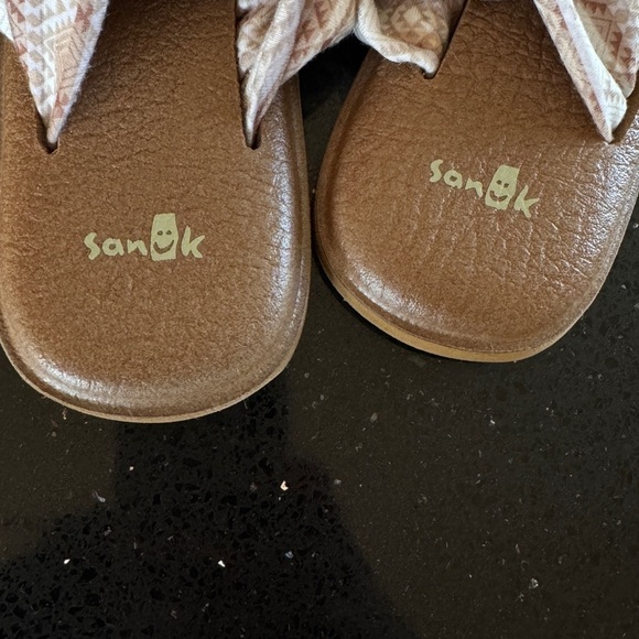 Sandals Sanuk Tan Patterned Sandals - Picture 7 of 8